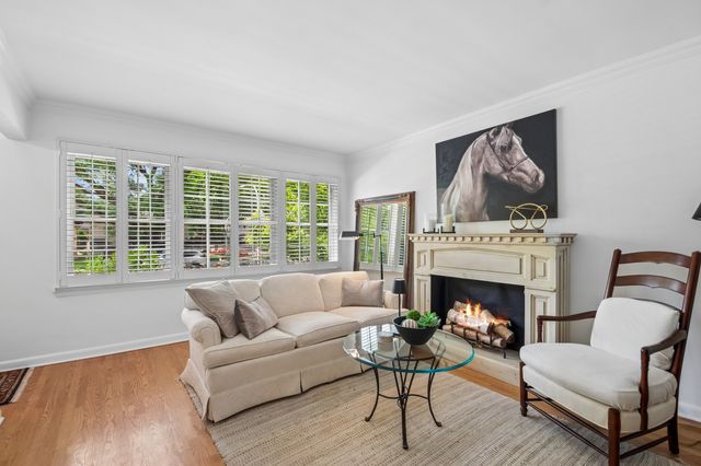 7085 N Mason Avenue, Chicago, IL 60646