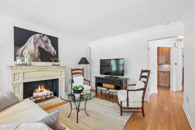 7085 N Mason Avenue, Chicago, IL 60646