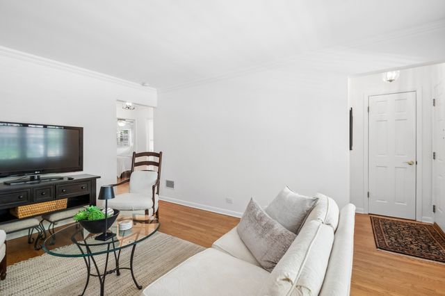 7085 N Mason Avenue, Chicago, IL 60646