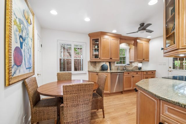 7085 N Mason Avenue, Chicago, IL 60646