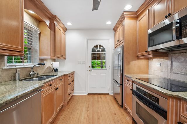 7085 N Mason Avenue, Chicago, IL 60646