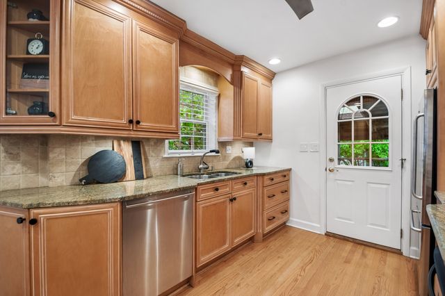 7085 N Mason Avenue, Chicago, IL 60646