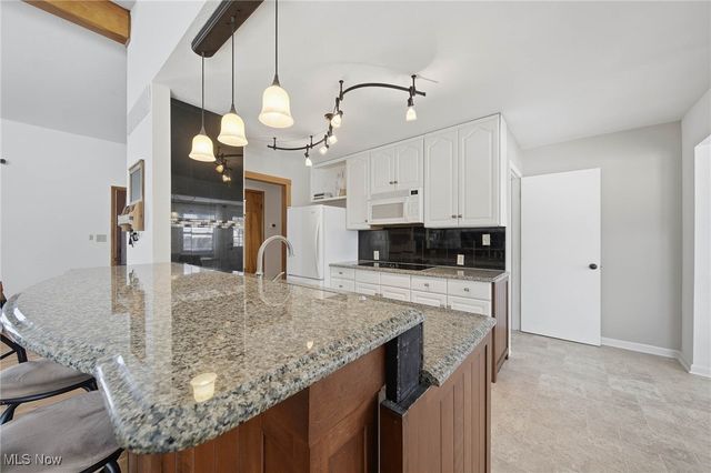 4040 Burton Drive, Stow, OH 44224