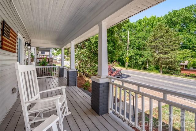 1521 Hawthorne Lane, Charlotte, NC 28205
