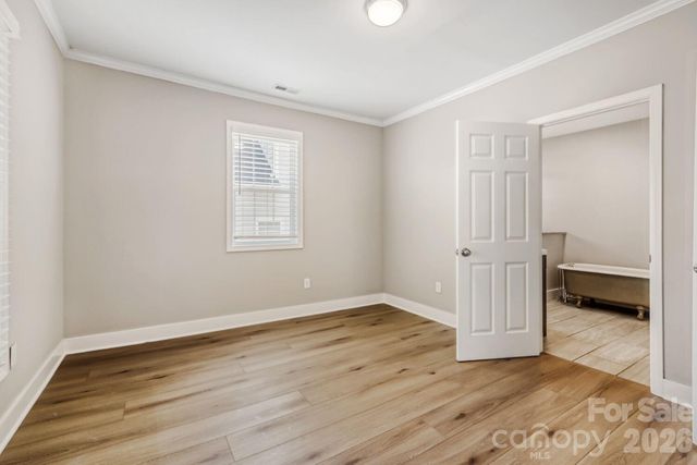 1521 Hawthorne Lane, Charlotte, NC 28205