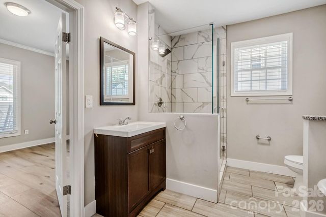 1521 Hawthorne Lane, Charlotte, NC 28205