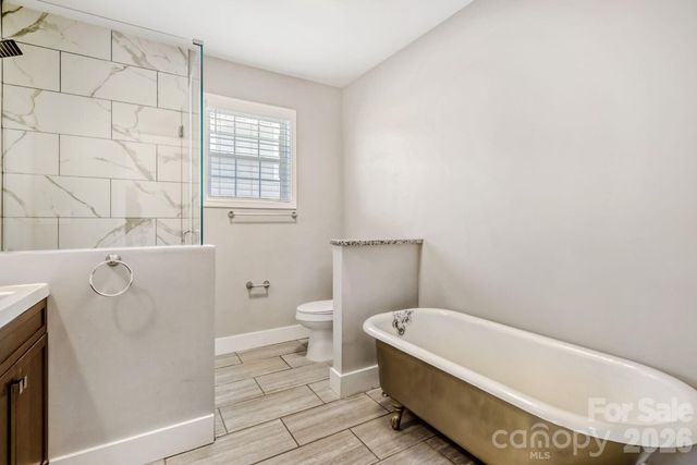 1521 Hawthorne Lane, Charlotte, NC 28205