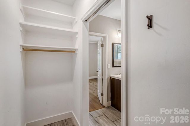 1521 Hawthorne Lane, Charlotte, NC 28205