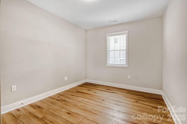1521 Hawthorne Lane, Charlotte, NC 28205