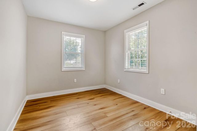 1521 Hawthorne Lane, Charlotte, NC 28205