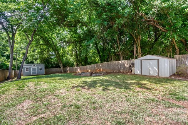 1521 Hawthorne Lane, Charlotte, NC 28205