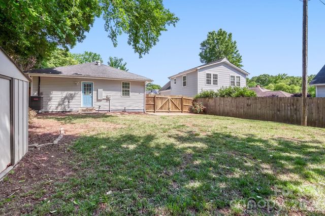 1521 Hawthorne Lane, Charlotte, NC 28205