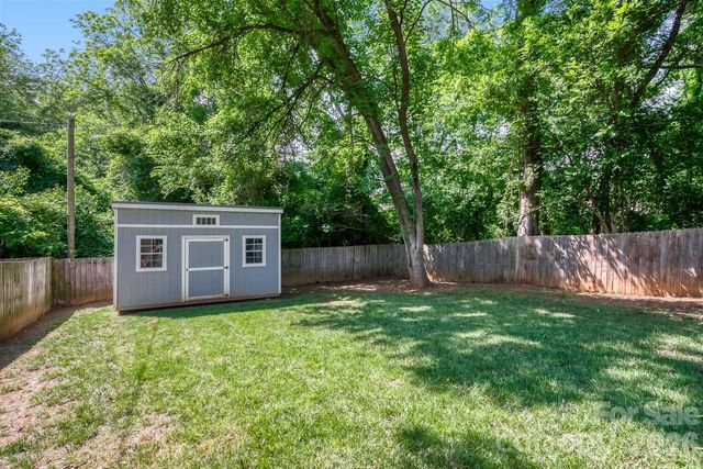 1521 Hawthorne Lane, Charlotte, NC 28205
