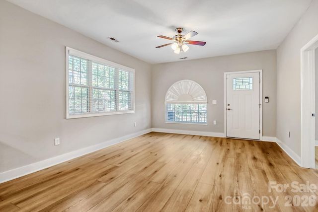 1521 Hawthorne Lane, Charlotte, NC 28205
