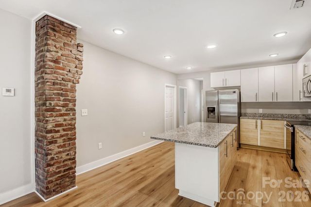 1521 Hawthorne Lane, Charlotte, NC 28205