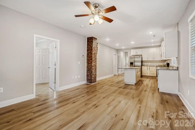 1521 Hawthorne Lane, Charlotte, NC 28205