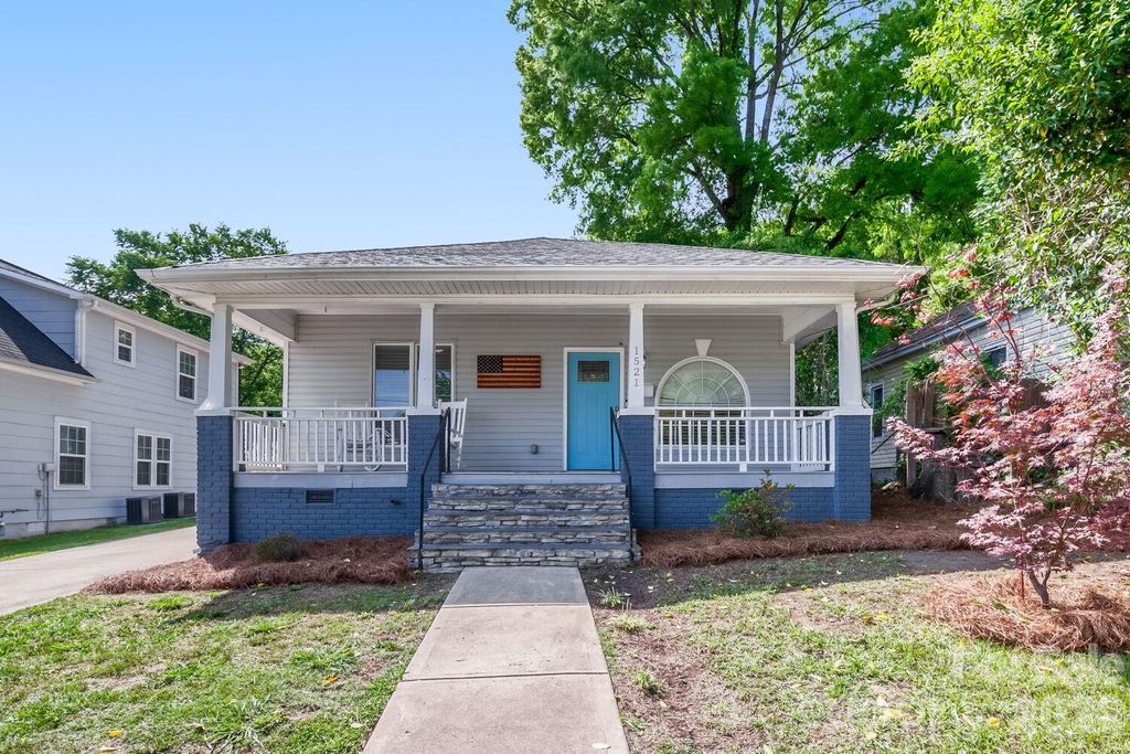 1521 Hawthorne Lane, Charlotte, NC 28205