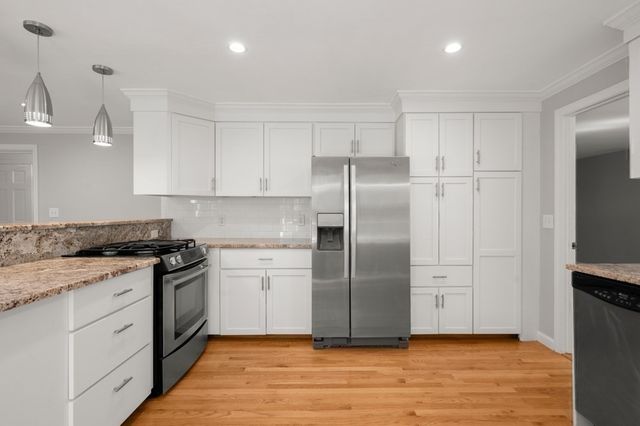 15 Sheridan Road, Andover, MA 01810