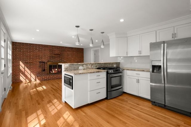15 Sheridan Road, Andover, MA 01810