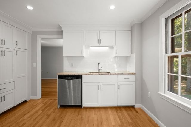 15 Sheridan Road, Andover, MA 01810