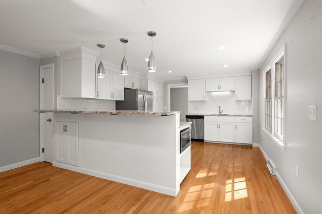 15 Sheridan Road, Andover, MA 01810