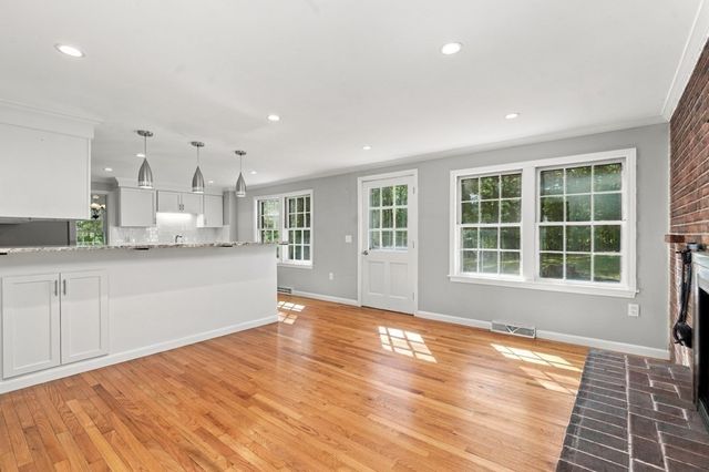 15 Sheridan Road, Andover, MA 01810