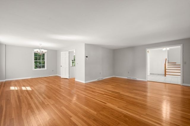 15 Sheridan Road, Andover, MA 01810