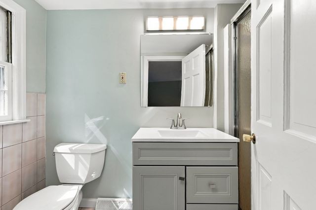 15 Sheridan Road, Andover, MA 01810