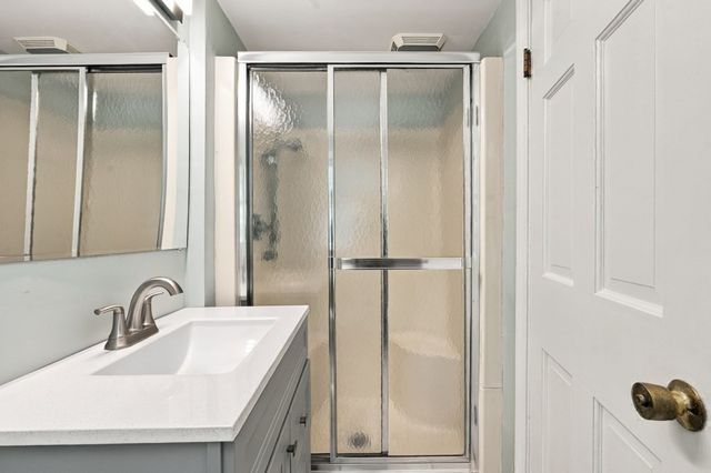 15 Sheridan Road, Andover, MA 01810