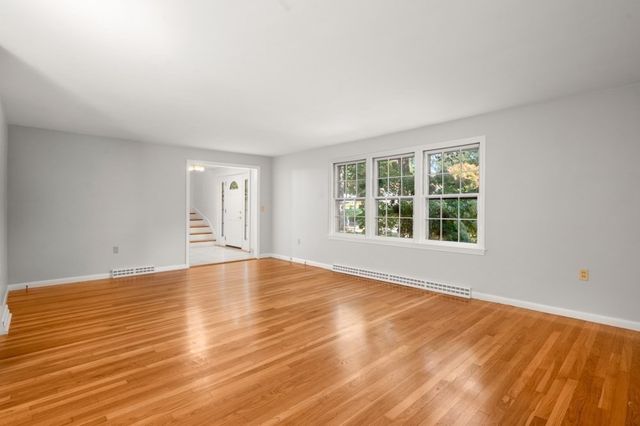 15 Sheridan Road, Andover, MA 01810