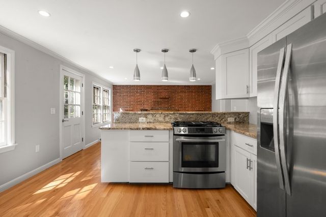 15 Sheridan Road, Andover, MA 01810