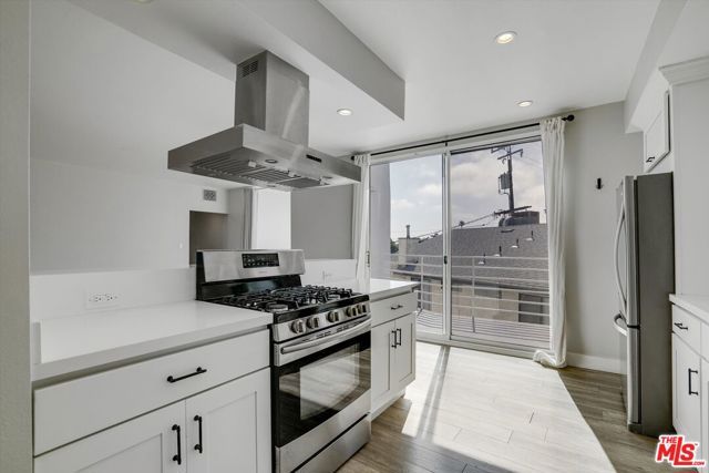 842 11th St 8A, Santa Monica, CA 90403