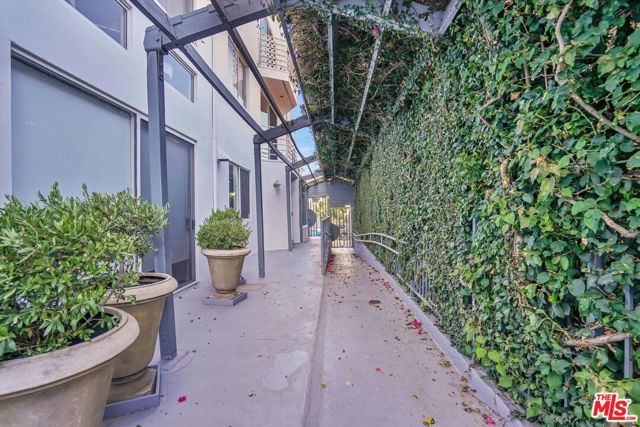 842 11th St 8A, Santa Monica, CA 90403