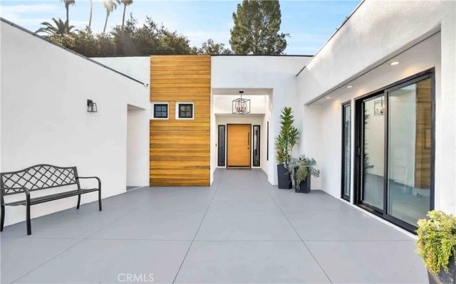 16688 Oldham Street, Encino, CA 91436