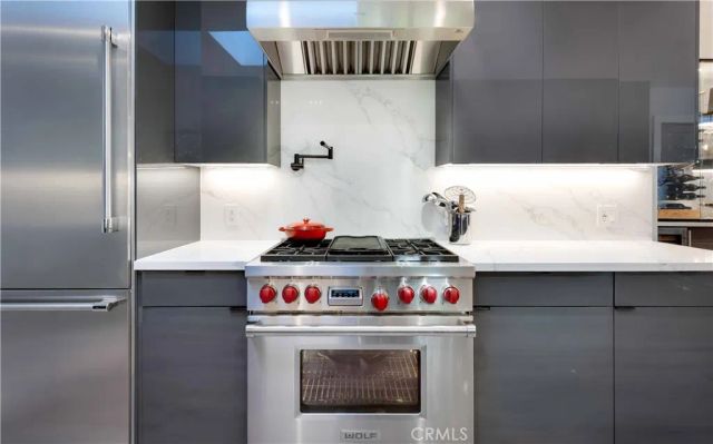 16688 Oldham Street, Encino, CA 91436