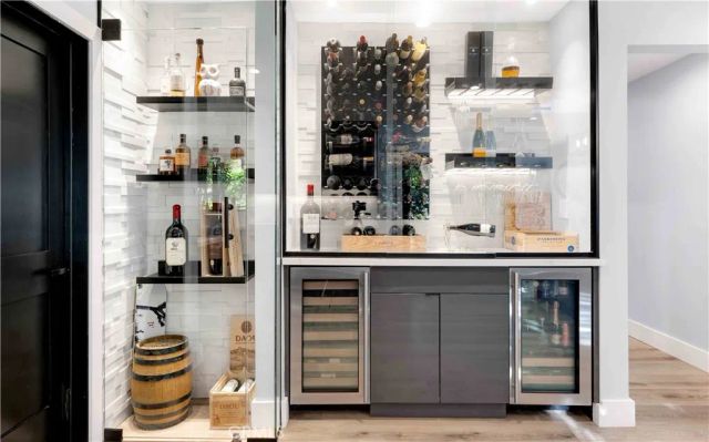 16688 Oldham Street, Encino, CA 91436