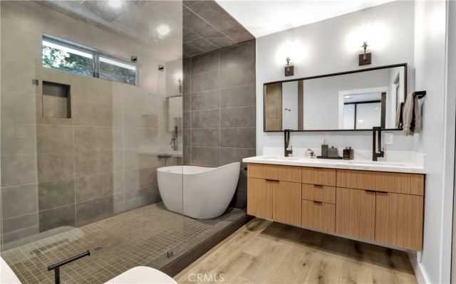 16688 Oldham Street, Encino, CA 91436