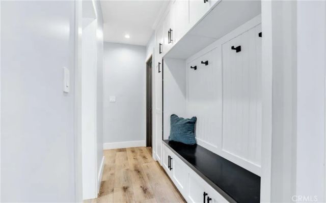 16688 Oldham Street, Encino, CA 91436