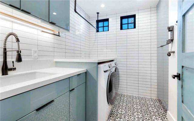 16688 Oldham Street, Encino, CA 91436