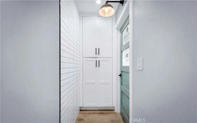 16688 Oldham Street, Encino, CA 91436