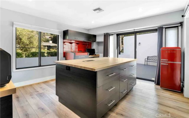 16688 Oldham Street, Encino, CA 91436