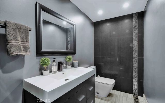 16688 Oldham Street, Encino, CA 91436