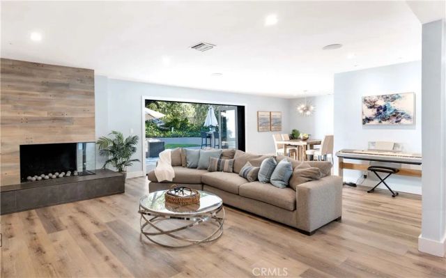 16688 Oldham Street, Encino, CA 91436