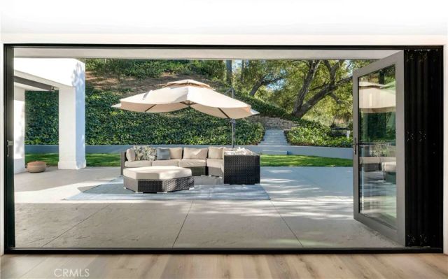 16688 Oldham Street, Encino, CA 91436