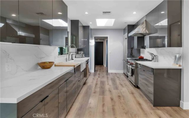 16688 Oldham Street, Encino, CA 91436