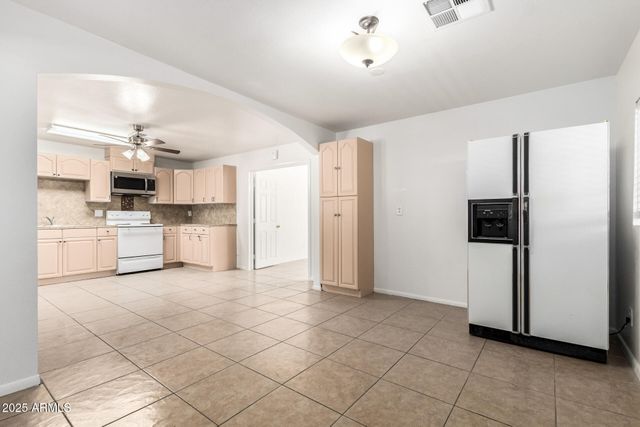 8107 W COLLEGE Drive, Phoenix, AZ 85033