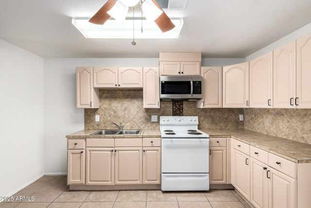 8107 W COLLEGE Drive, Phoenix, AZ 85033