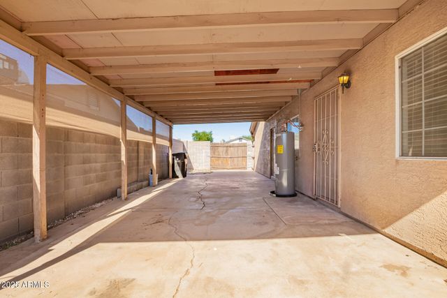 8107 W COLLEGE Drive, Phoenix, AZ 85033