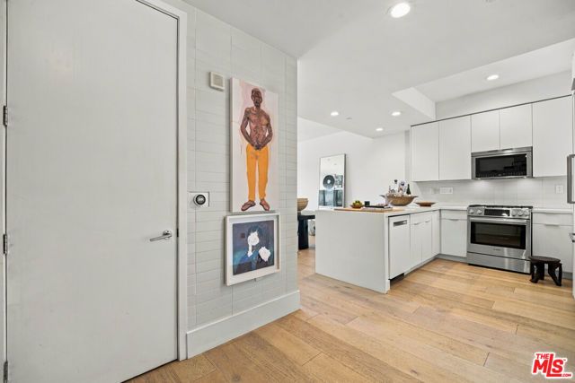 6001 Carlton Way 409, Los Angeles, CA 90028