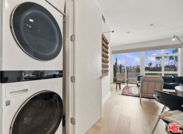6001 Carlton Way 409, Los Angeles, CA 90028